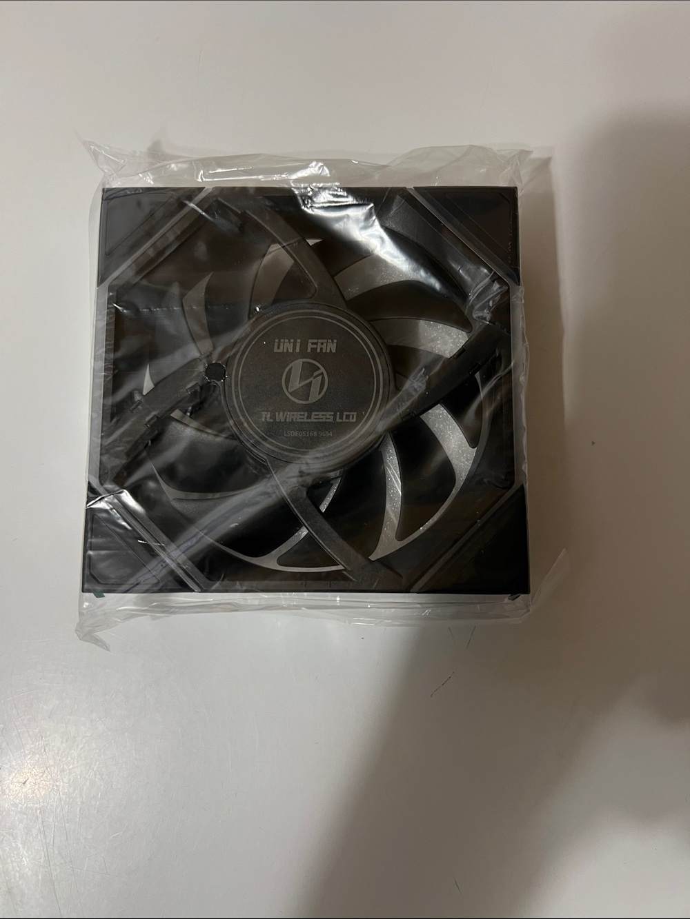 Lian Li Uni Fan TL Wireless LCD 120 ARGB Fan - Black - Picture 12 of 16